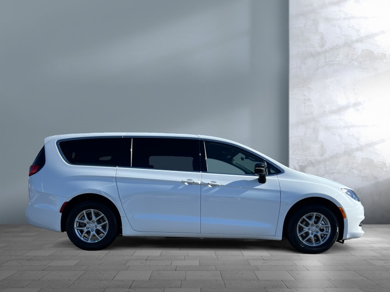 2026 Chrysler Voyager