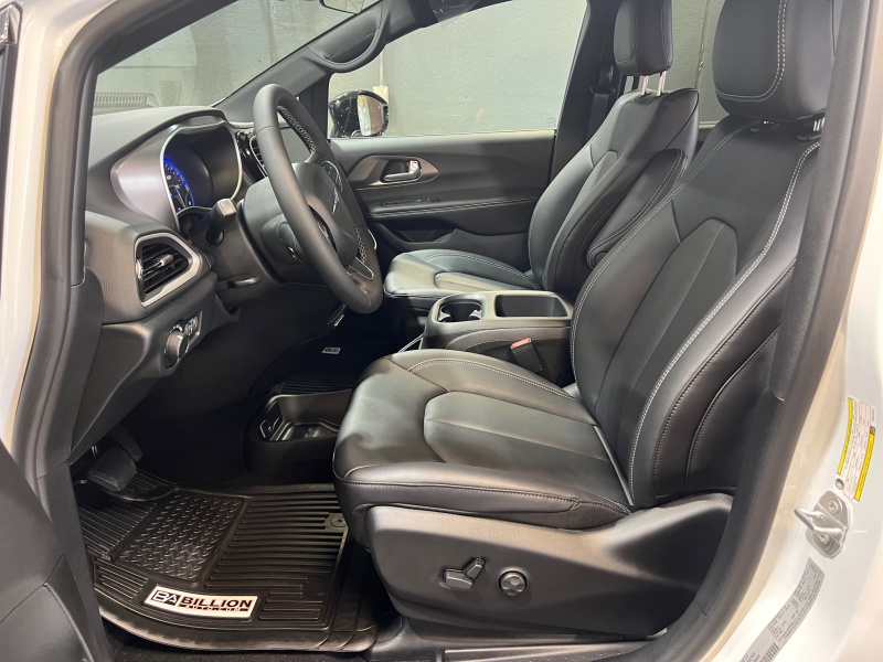 2026 Chrysler Voyager