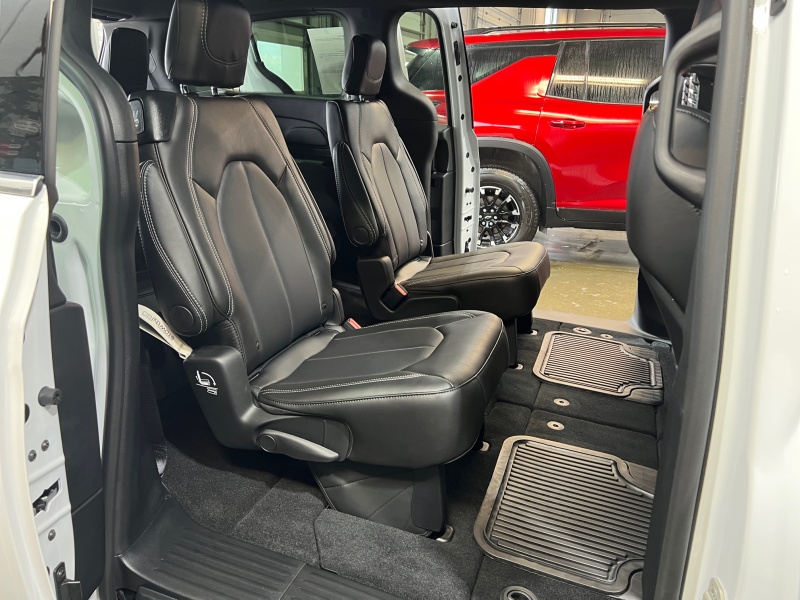 2026 Chrysler Voyager