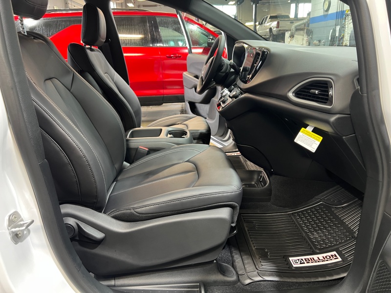 2026 Chrysler Voyager