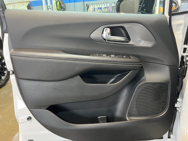 2026 Chrysler Voyager