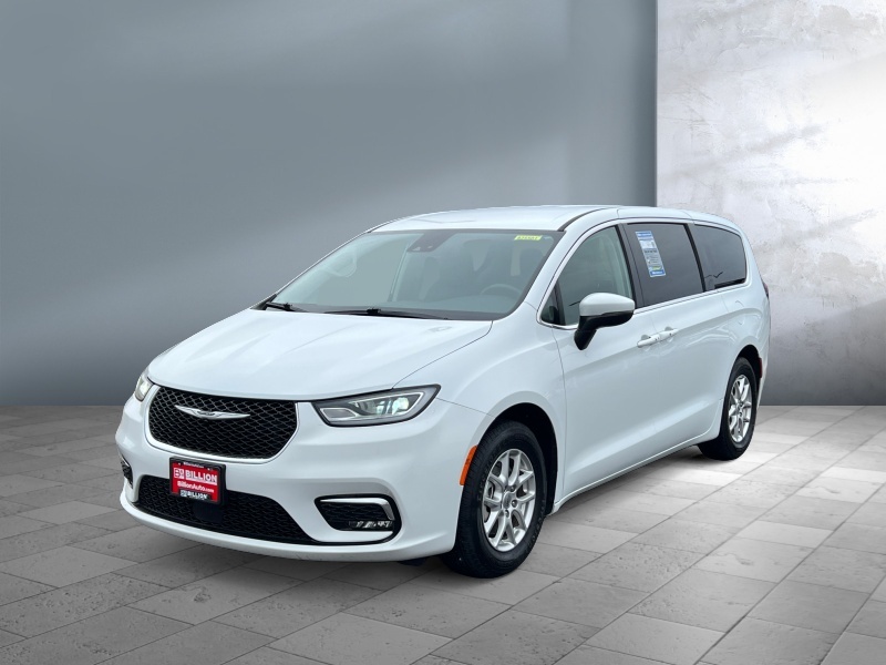 Used 2023 Chrysler Pacifica Touring L Vans