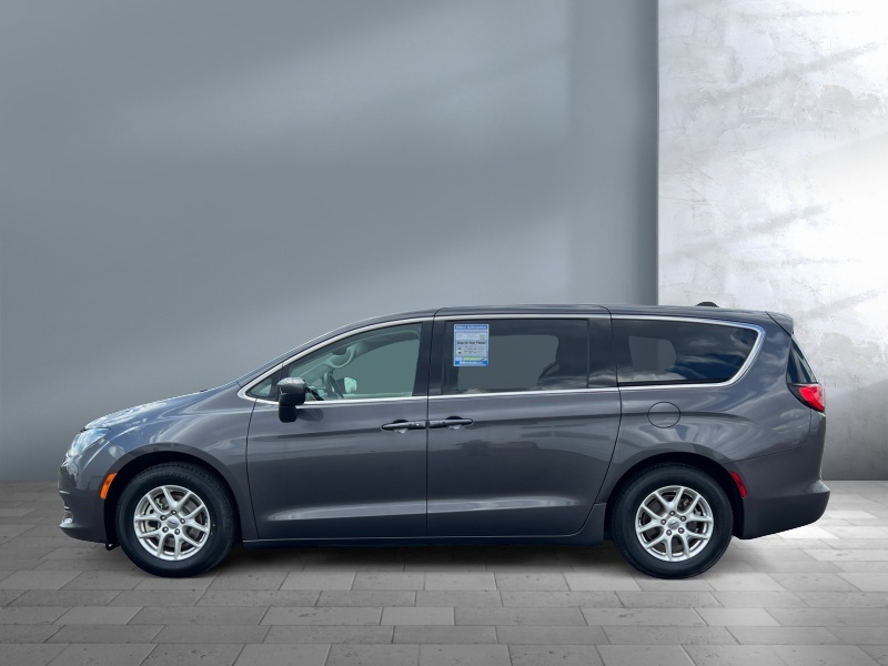 2023 Chrysler Voyager