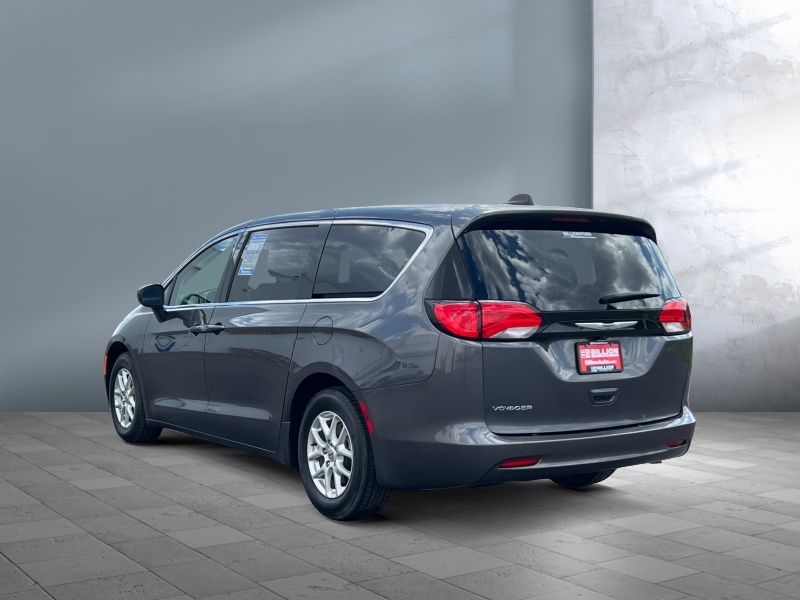 2023 Chrysler Voyager