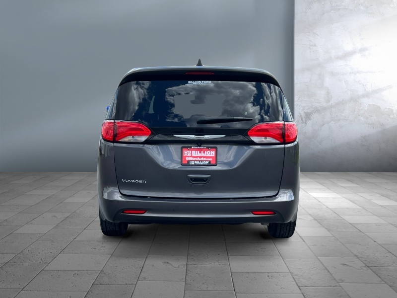 2023 Chrysler Voyager