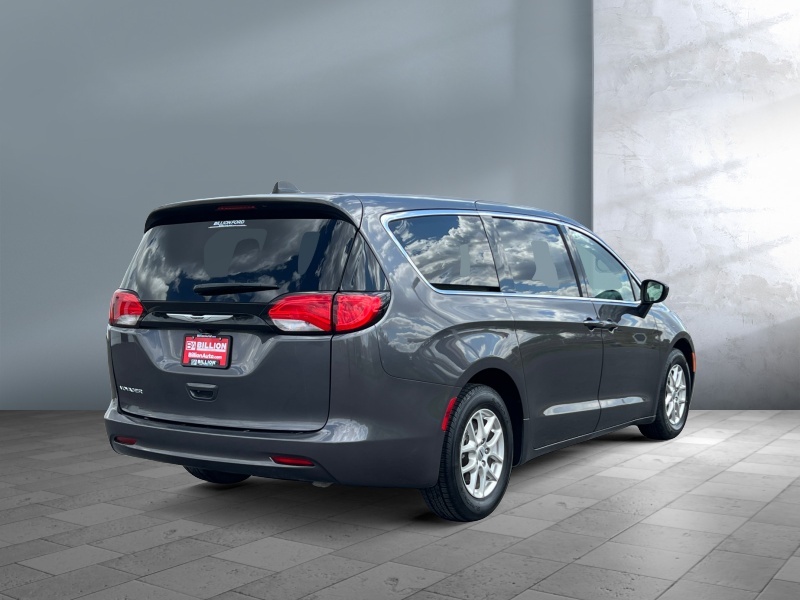 2023 Chrysler Voyager