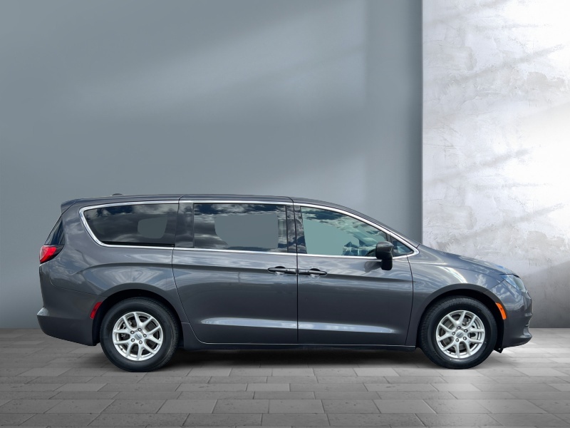 2023 Chrysler Voyager