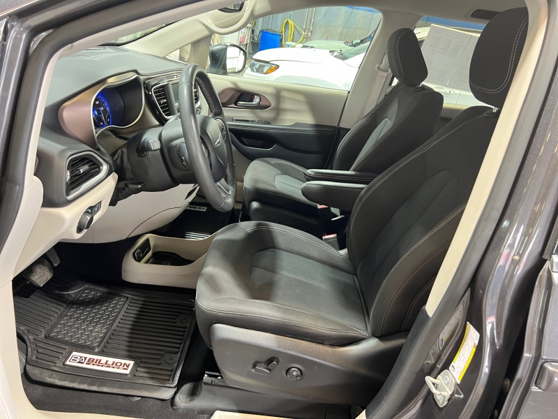 2023 Chrysler Voyager