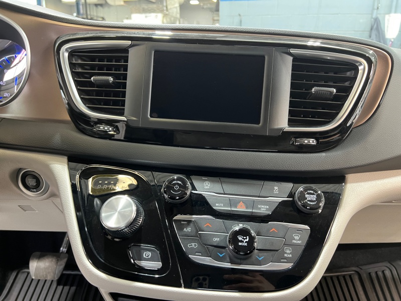 2023 Chrysler Voyager