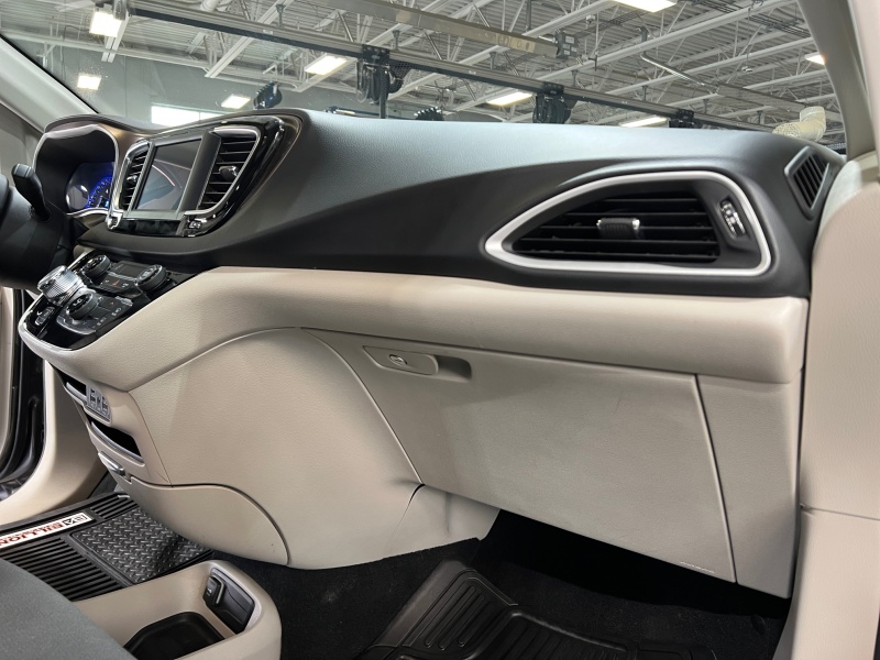 2023 Chrysler Voyager