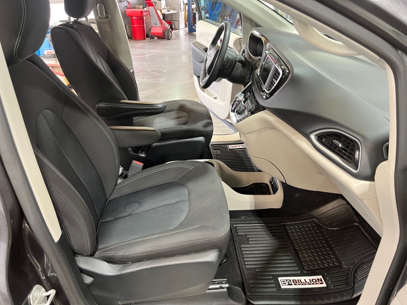 2023 Chrysler Voyager