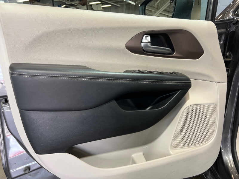 2023 Chrysler Voyager