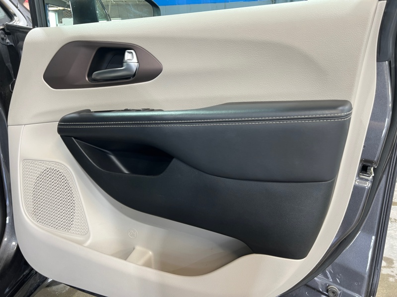 2023 Chrysler Voyager