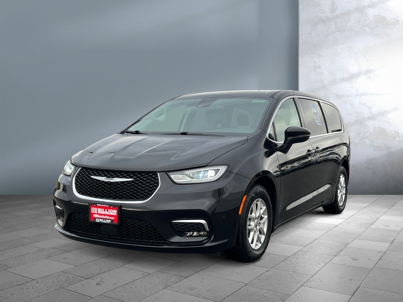 Used 2023 Chrysler Pacifica Touring L Vans