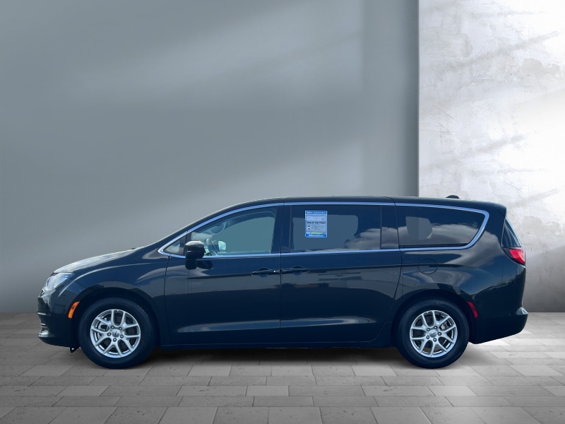 2023 Chrysler Voyager