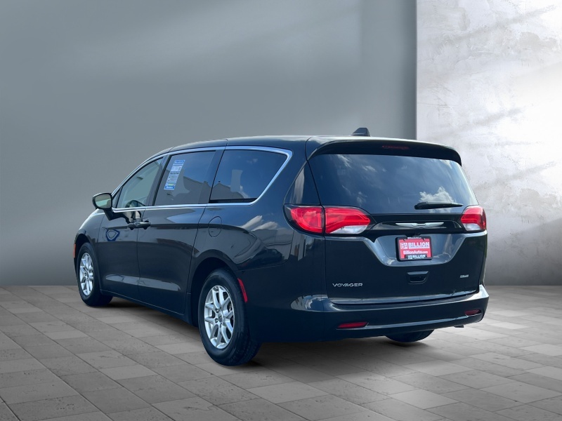2023 Chrysler Voyager