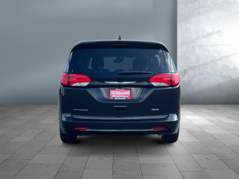 2023 Chrysler Voyager