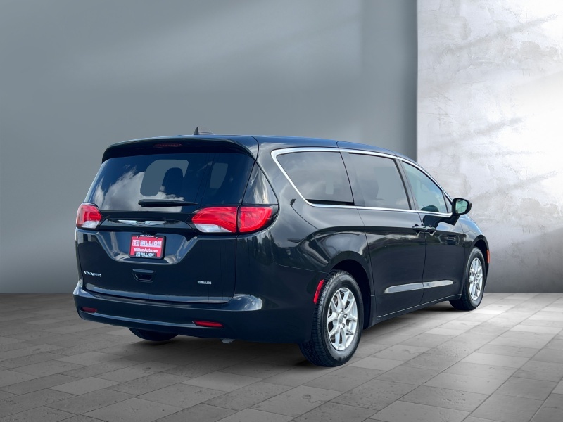 2023 Chrysler Voyager