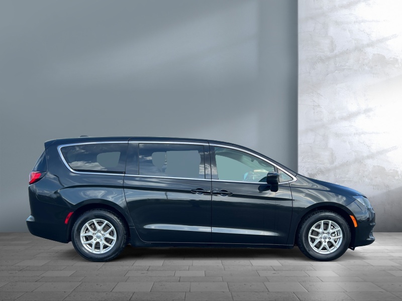 2023 Chrysler Voyager
