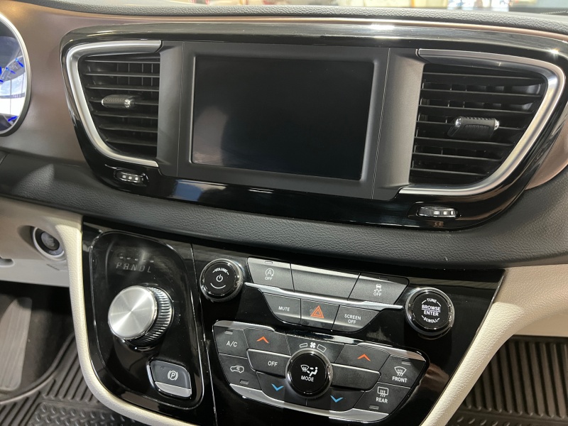 2023 Chrysler Voyager