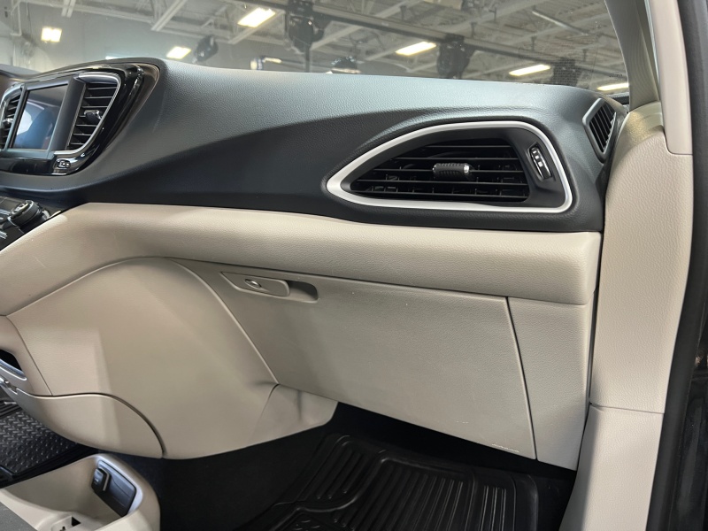2023 Chrysler Voyager