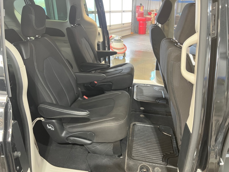 2023 Chrysler Voyager