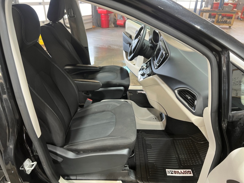 2023 Chrysler Voyager