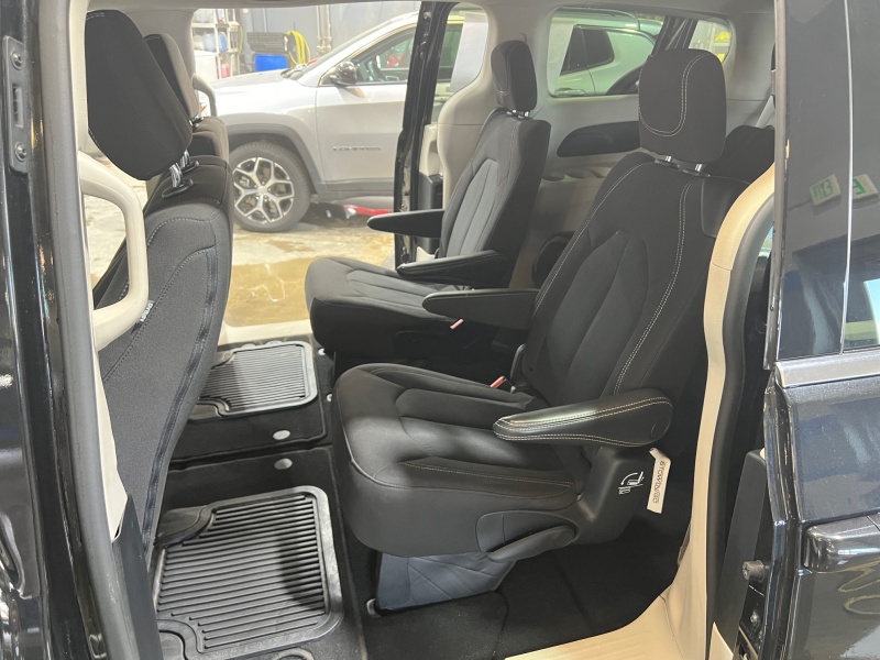 2023 Chrysler Voyager