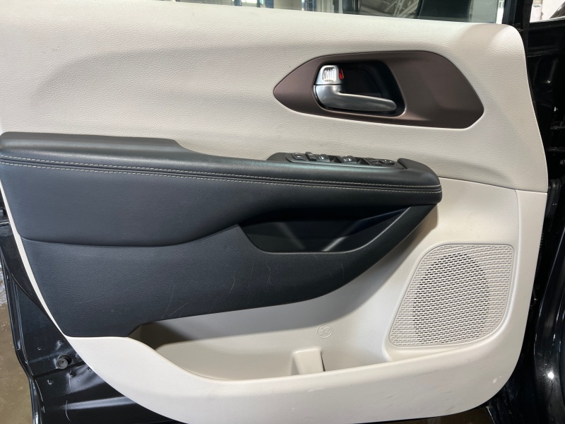 2023 Chrysler Voyager