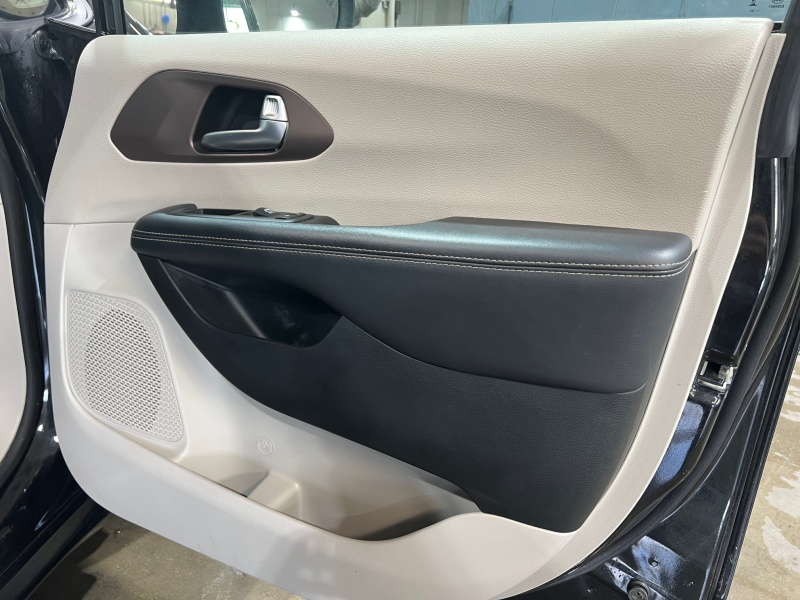 2023 Chrysler Voyager