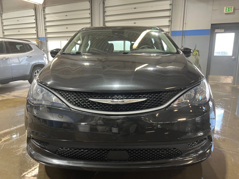 2023 Chrysler Voyager