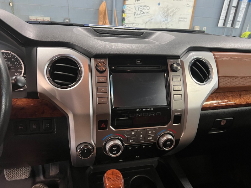 2015 Toyota Tundra 4WD Truck
