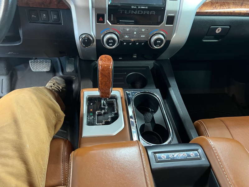 2015 Toyota Tundra 4WD Truck