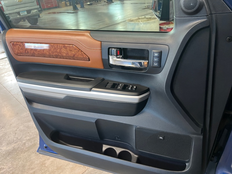 2015 Toyota Tundra 4WD Truck