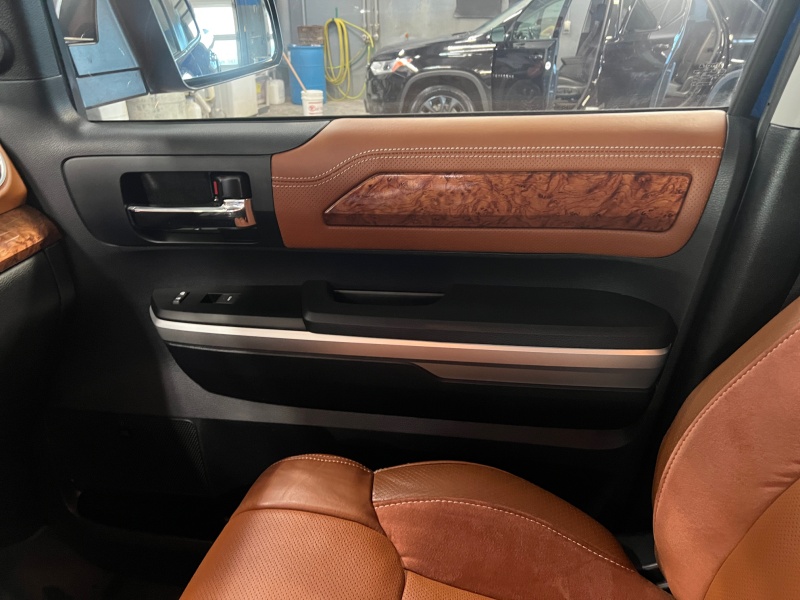 2015 Toyota Tundra 4WD Truck