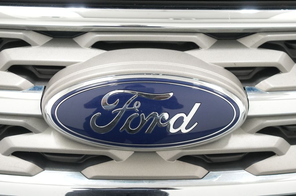 2018 Ford Explorer XLT - Photo 12