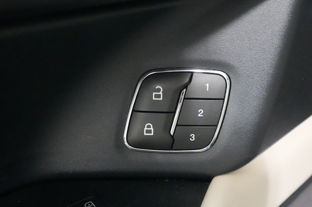 2020 Ford Expedition Platinum - Photo 17