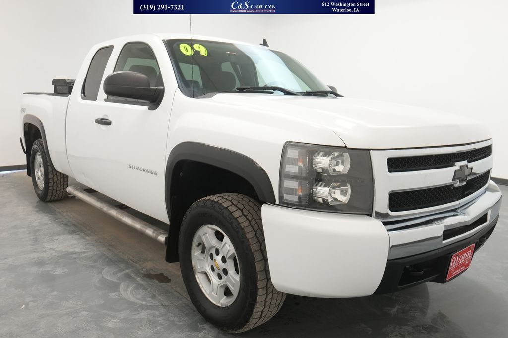 Used 2009 Chevrolet Silverado 1500 LT Trucks