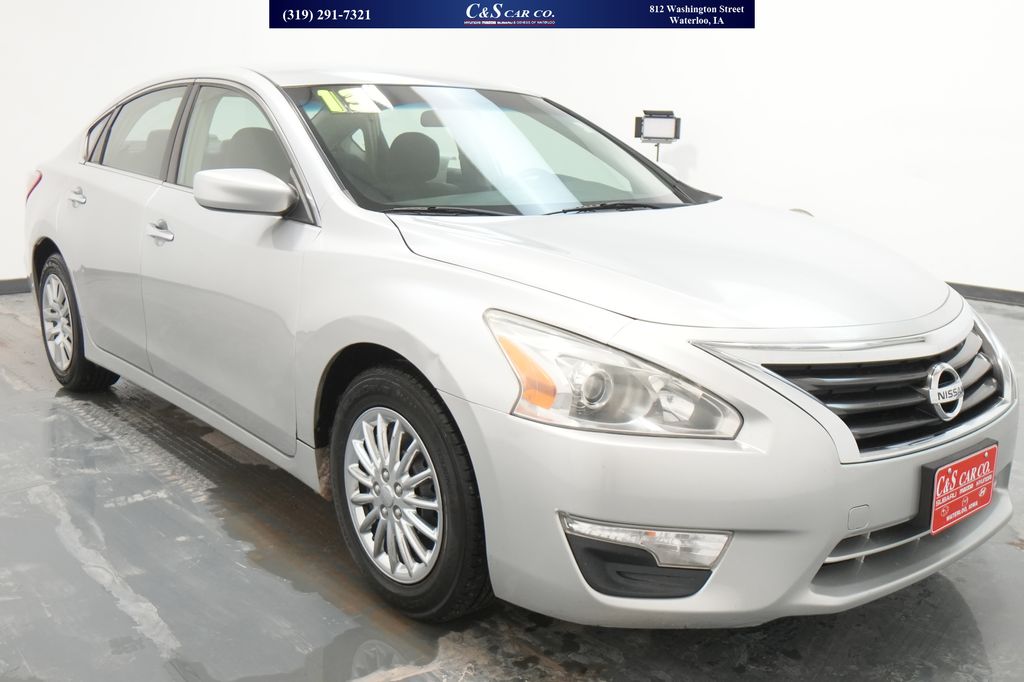 Used 2013 Nissan Altima Sedan S with VIN 1N4AL3AP4DN533010 for sale in Waterloo, IA