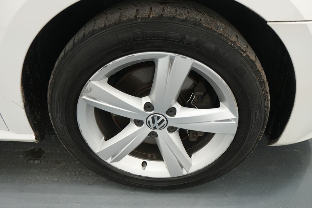 2015 Volkswagen Passat Limited Edition - Photo 10