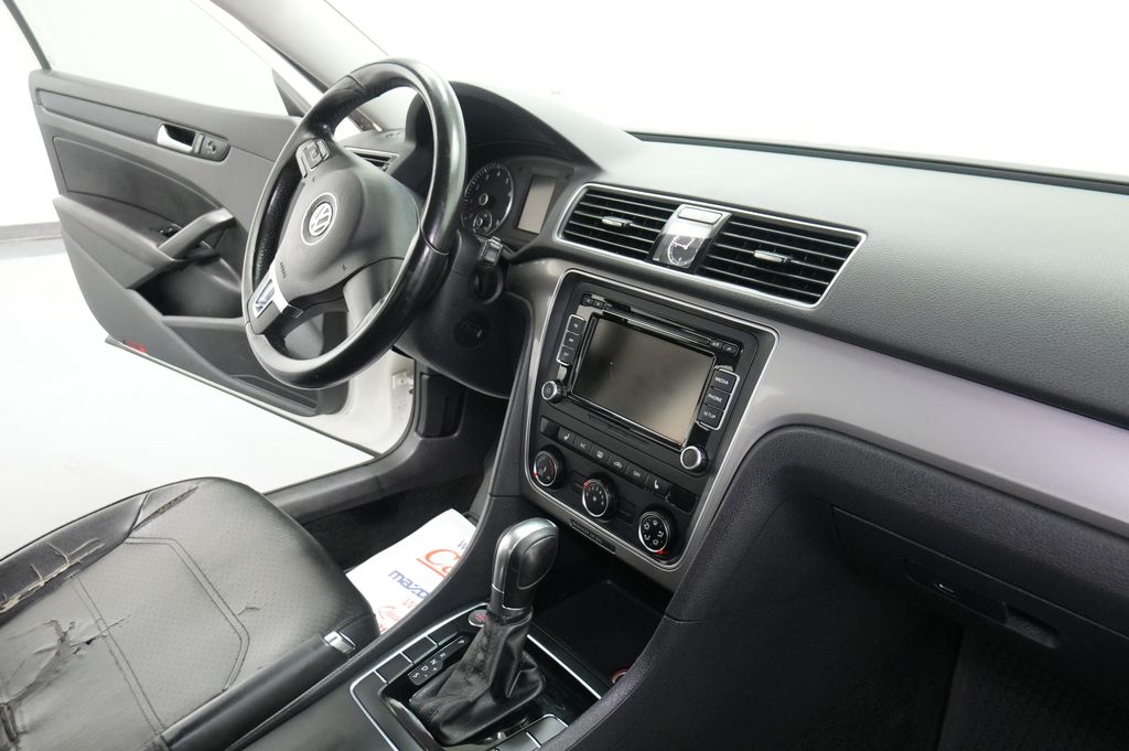 2015 Volkswagen Passat Limited Edition - Photo 23