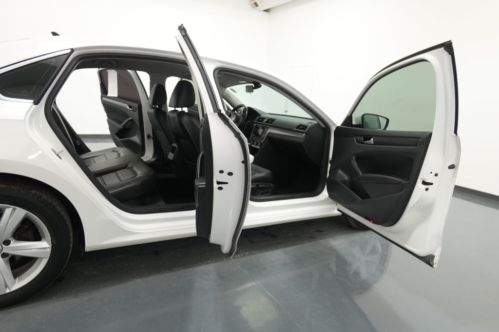 2015 Volkswagen Passat Limited Edition - Photo 24