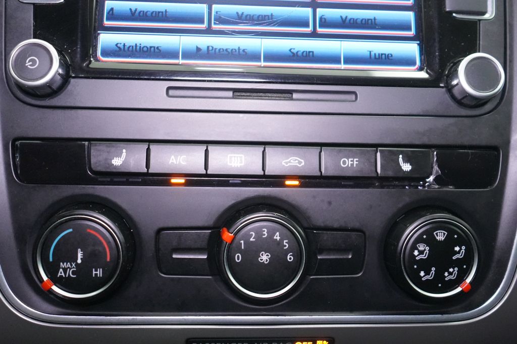2015 Volkswagen Passat Limited Edition - Photo 27