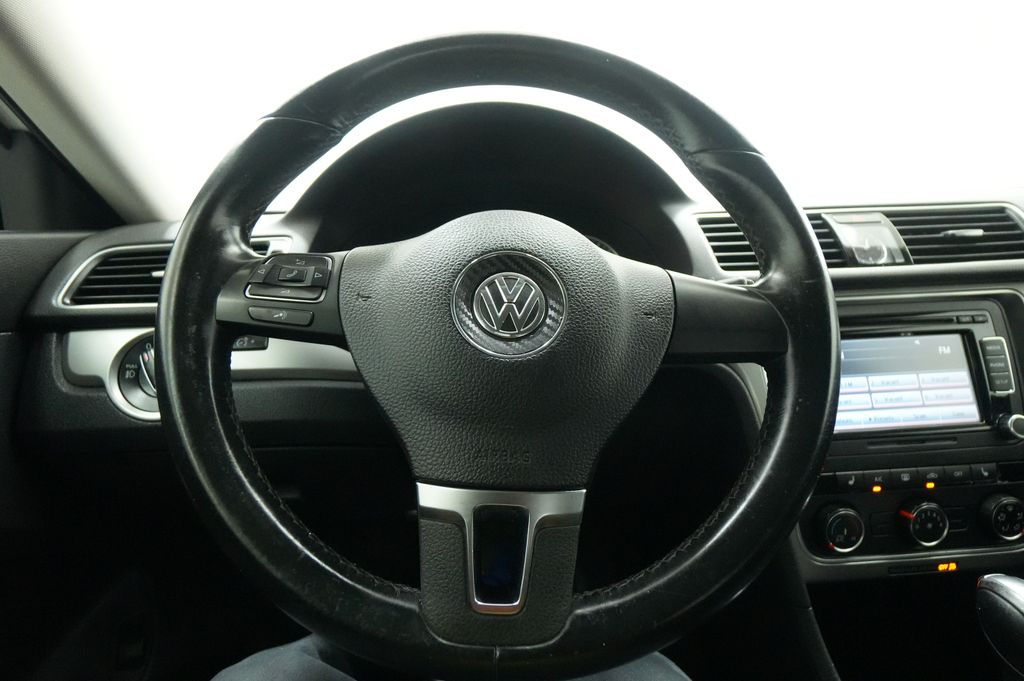 2015 Volkswagen Passat Limited Edition - Photo 31