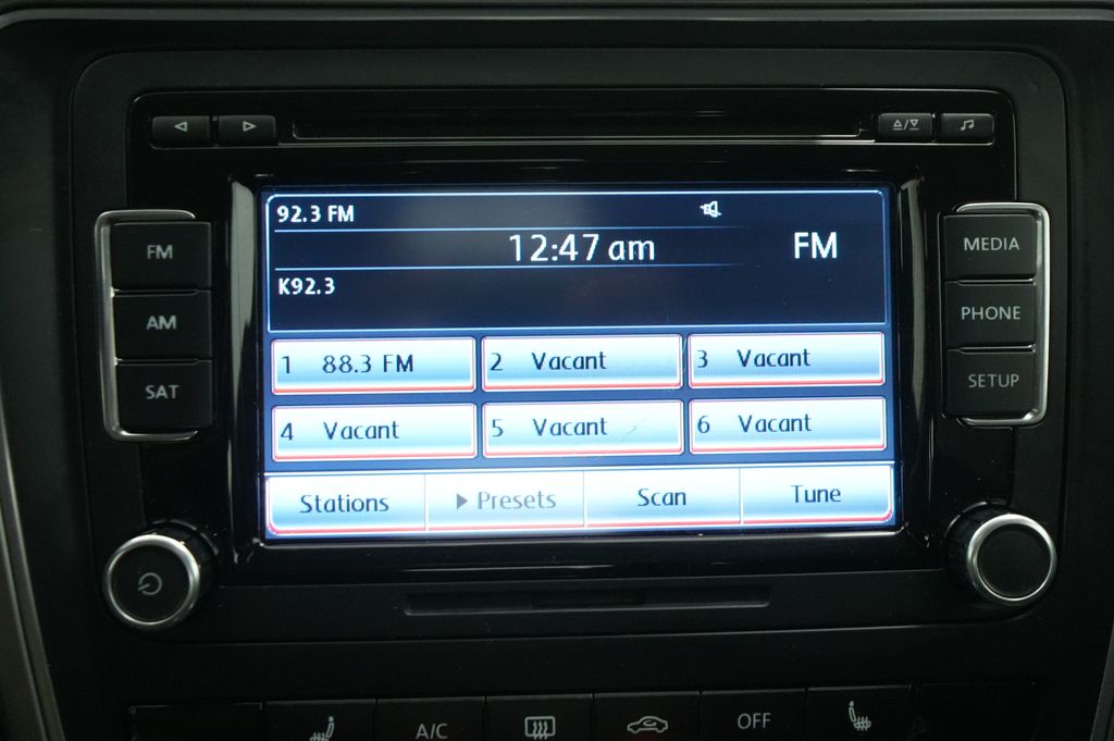 2015 Volkswagen Passat Limited Edition - Photo 28