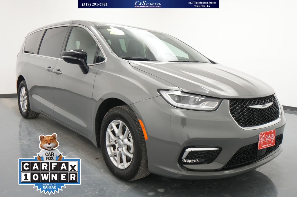 Used 2025 Chrysler Pacifica Select Vans