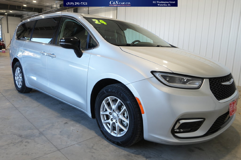 Used 2024 Chrysler Pacifica Touring L Vans
