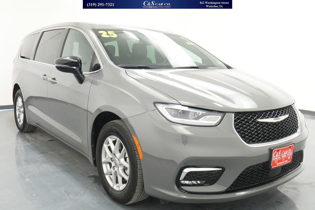 Used 2025 Chrysler Pacifica Select Vans