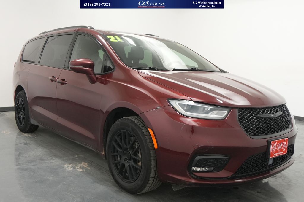 2021 Chrysler Pacifica Touring L's photo