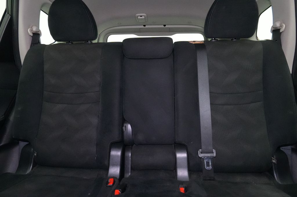 2016 Nissan Rogue SV - Photo 18